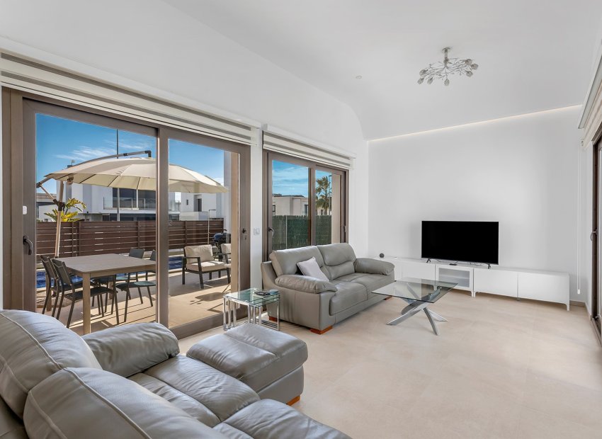 Resale - Detached House / Villa -
Orihuela Costa - Vistabella Golf