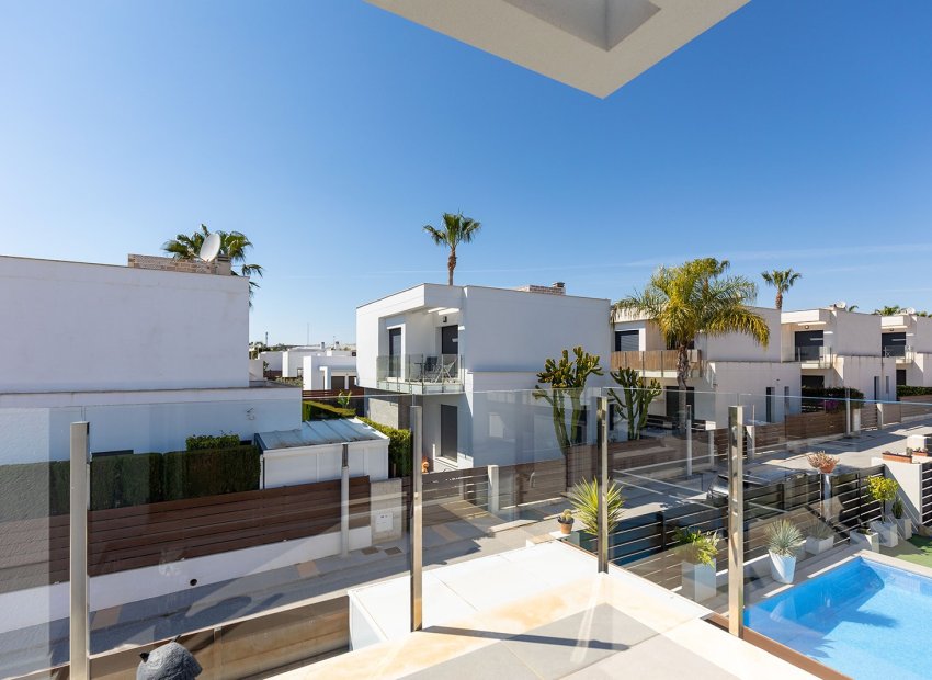 Resale - Detached House / Villa -
Orihuela - Vistabella Golf