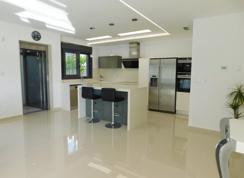 Resale - Detached House / Villa -
San Miguel de Salinas