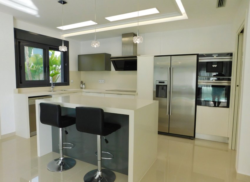 Resale - Detached House / Villa -
San Miguel de Salinas