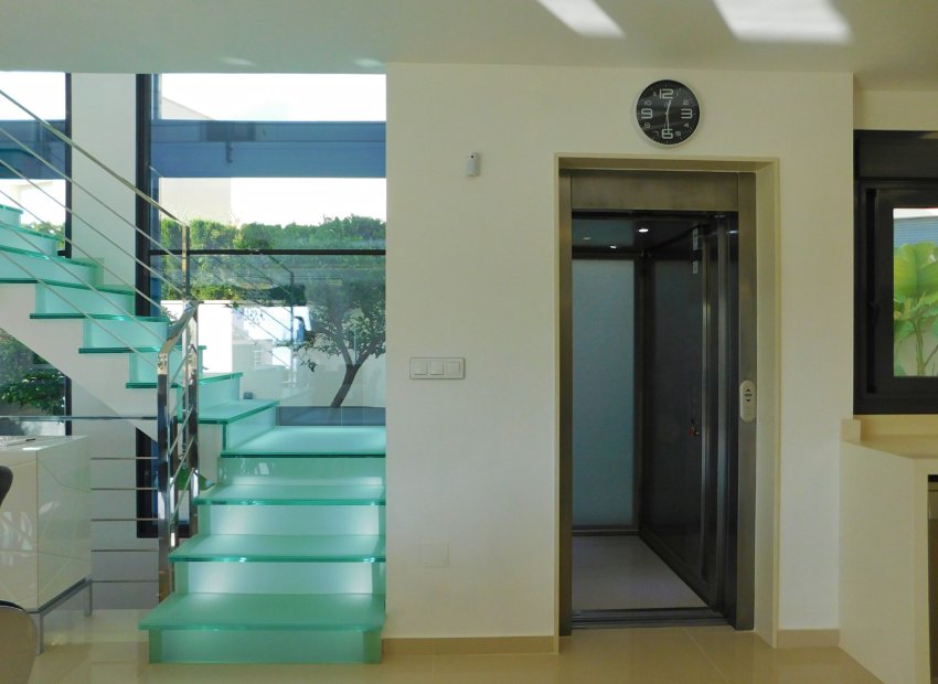 Resale - Detached House / Villa -
San Miguel de Salinas