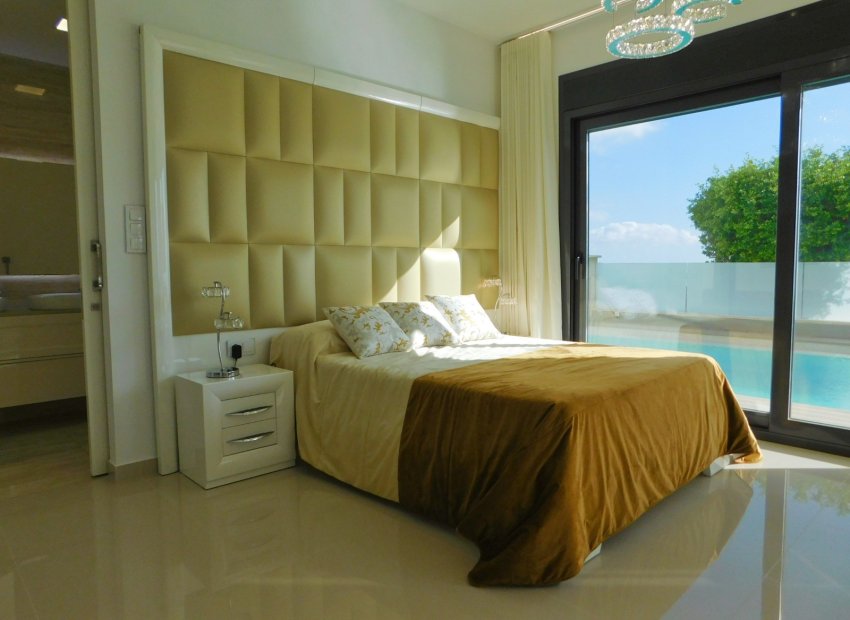 Resale - Detached House / Villa -
San Miguel de Salinas