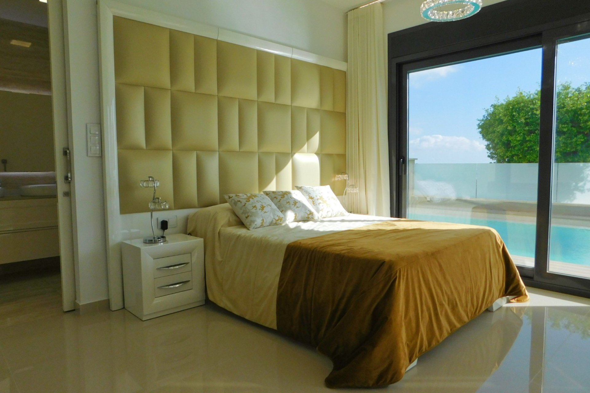 Resale - Detached House / Villa -
San Miguel de Salinas