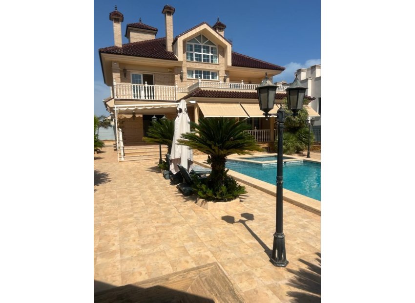 Resale - Detached House / Villa -
Torrevieja - La Veleta