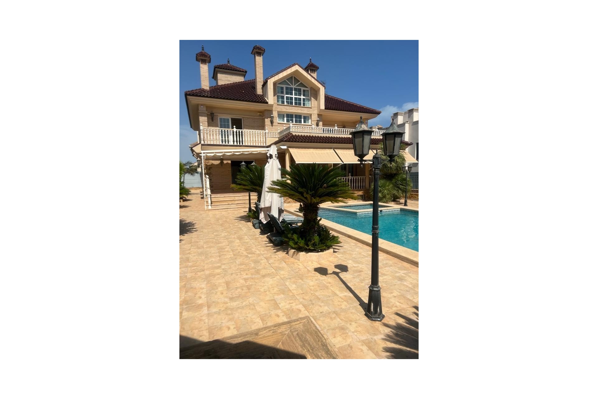 Resale - Detached House / Villa -
Torrevieja - La Veleta