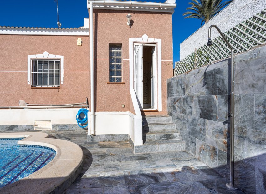 Resale - Detached House / Villa -
Torrevieja - Urbanización San Luis