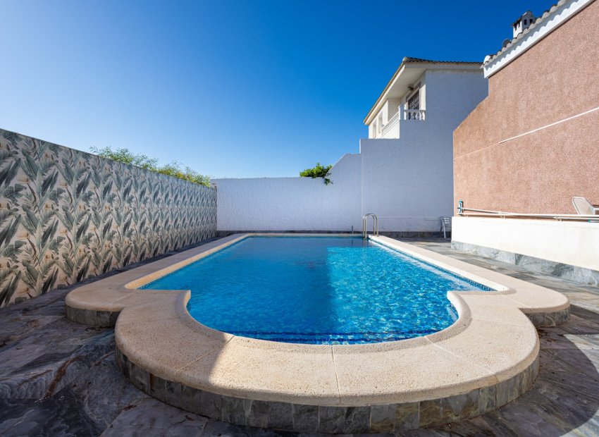 Resale - Detached House / Villa -
Torrevieja - Urbanización San Luis