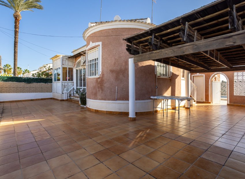 Resale - Detached House / Villa -
Torrevieja - Urbanización San Luis