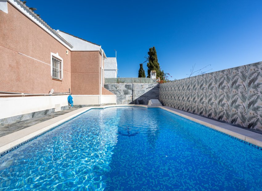 Resale - Detached House / Villa -
Torrevieja - Urbanización San Luis