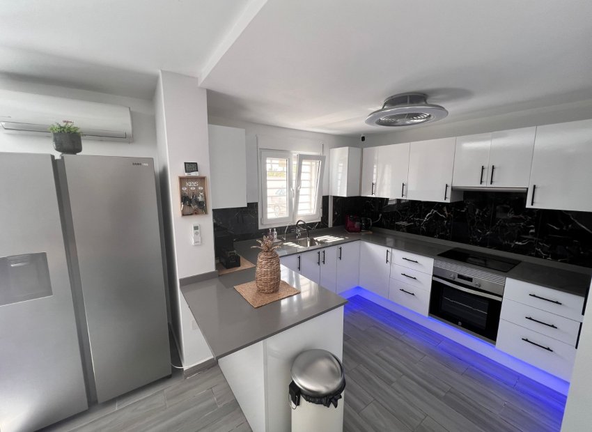 Resale - Finca   -
Elche - La Marina