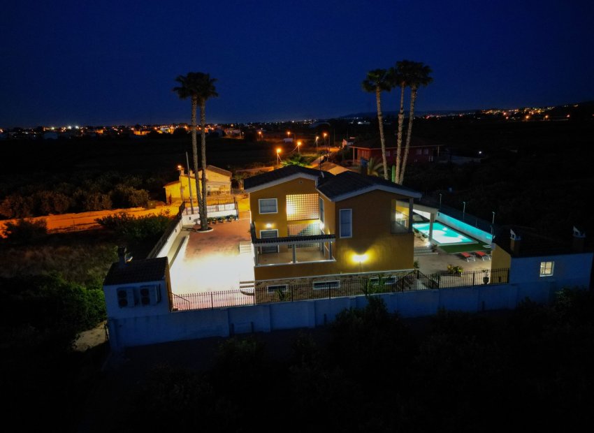 Resale - Finca   -
Orihuela