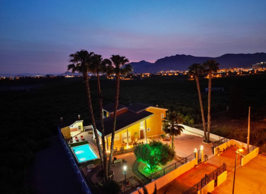 Resale - Finca   -
Orihuela