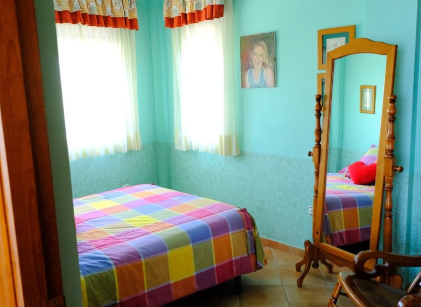 Resale - Finca   -
Orihuela