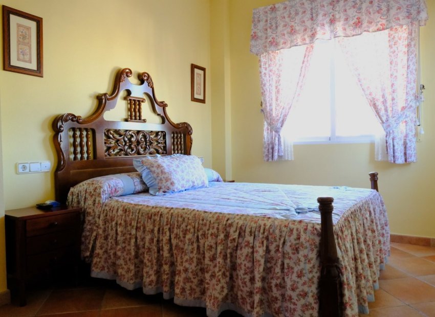 Resale - Finca   -
Orihuela