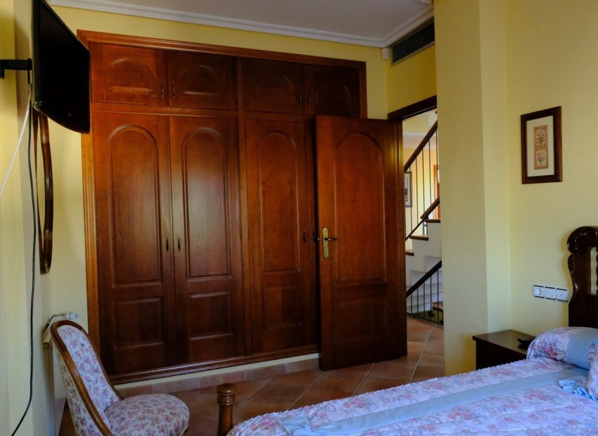 Resale - Finca   -
Orihuela