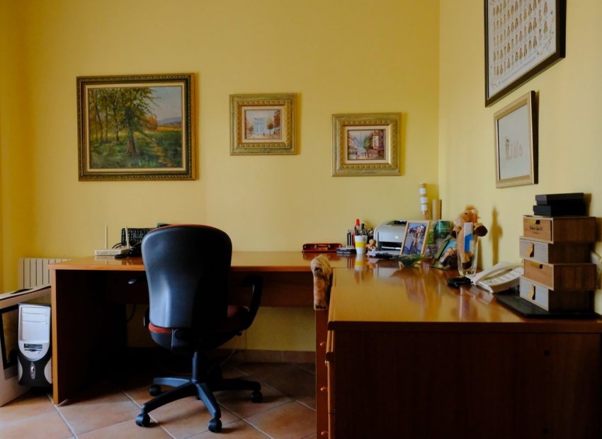 Resale - Finca   -
Orihuela