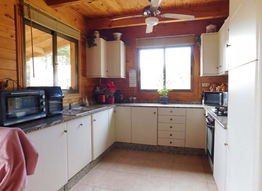 Resale - Finca   -
Torremendo