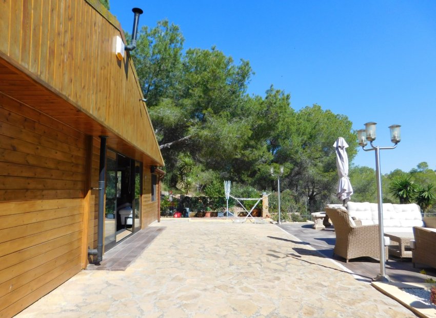 Resale - Finca   -
Torremendo