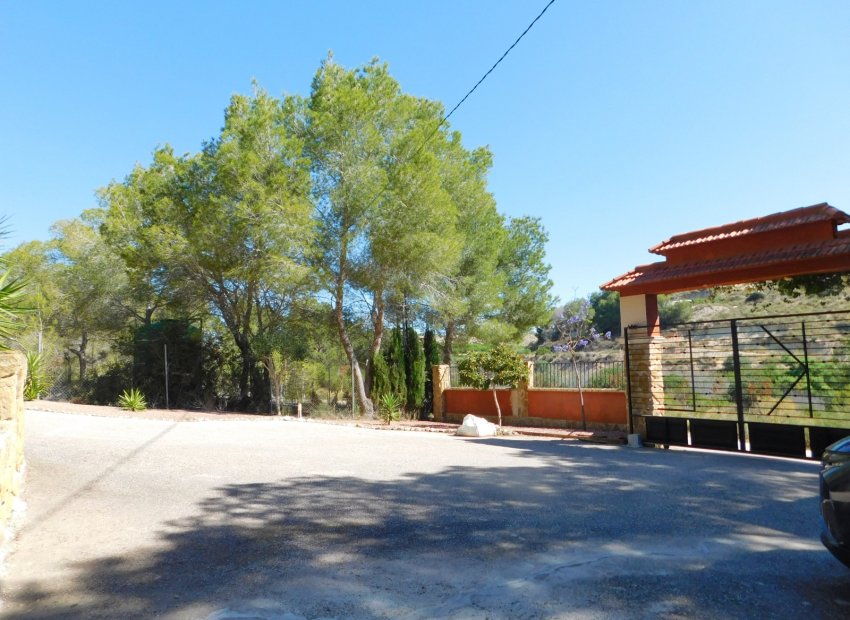 Resale - Finca   -
Torremendo