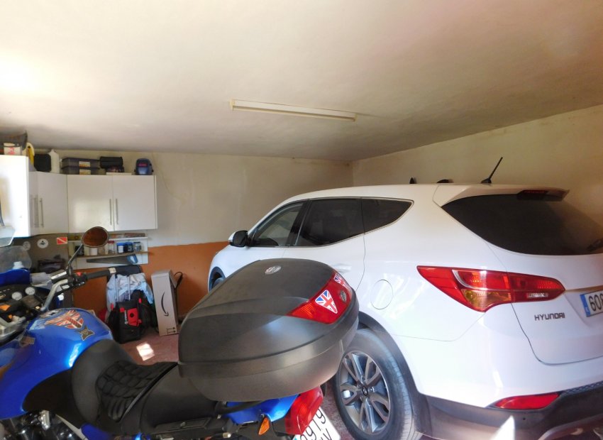 Resale - Finca   -
Torremendo