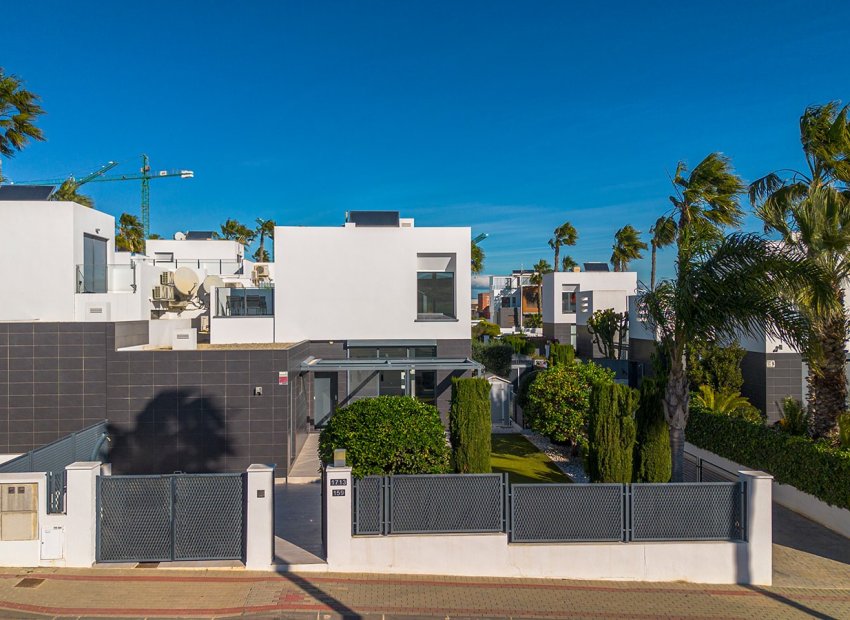 Resale - House -
Algorfa - La Finca Golf