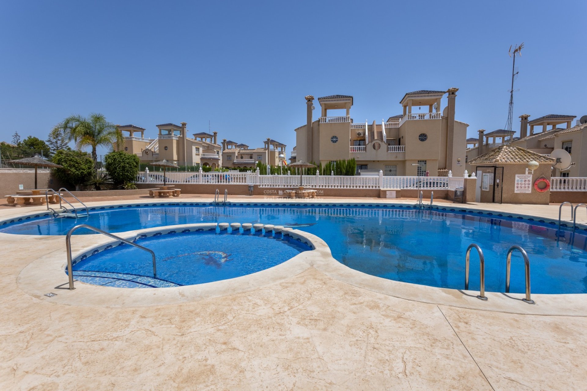 Resale - Semi - Detached Villa -
Guardamar del Segura - El Raso