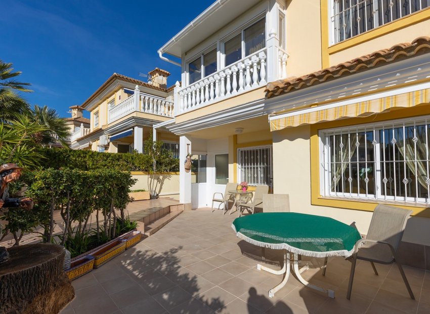 Resale - Semi - Detached Villa -
La Mata - Playa