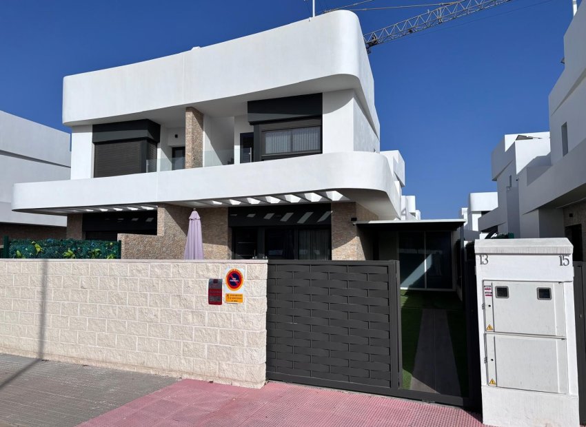 Resale - Semi - Detached Villa -
Los Montesinos - La Herada