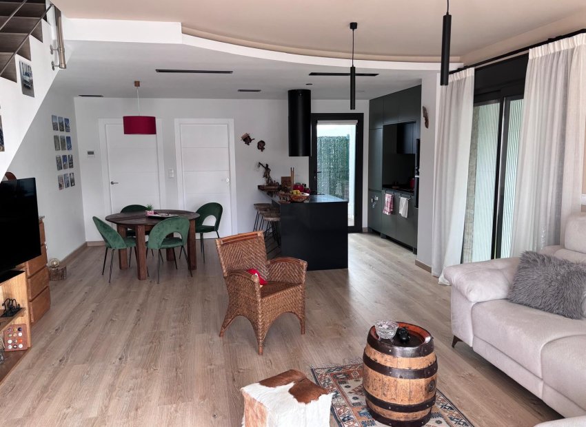 Resale - Semi - Detached Villa -
Los Montesinos - La Herada