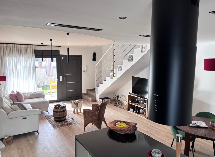 Resale - Semi - Detached Villa -
Los Montesinos - La Herada