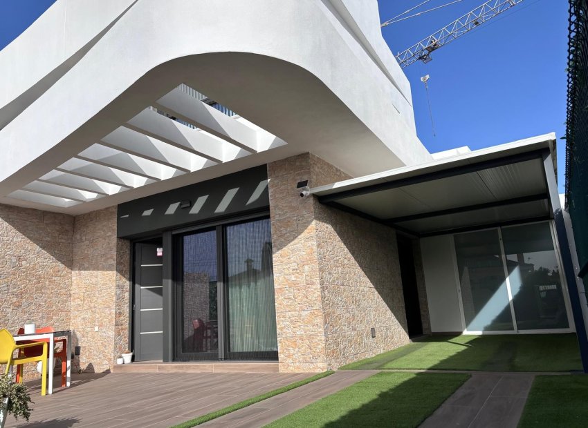 Resale - Semi - Detached Villa -
Los Montesinos - La Herada