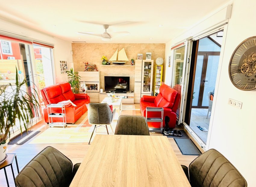 Resale - Semi - Detached Villa -
Los Montesinos - La Herada