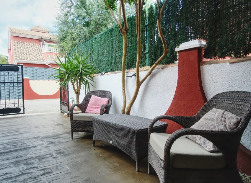 Resale - Semi - Detached Villa -
Orihuela Costa - Costa Blanca South