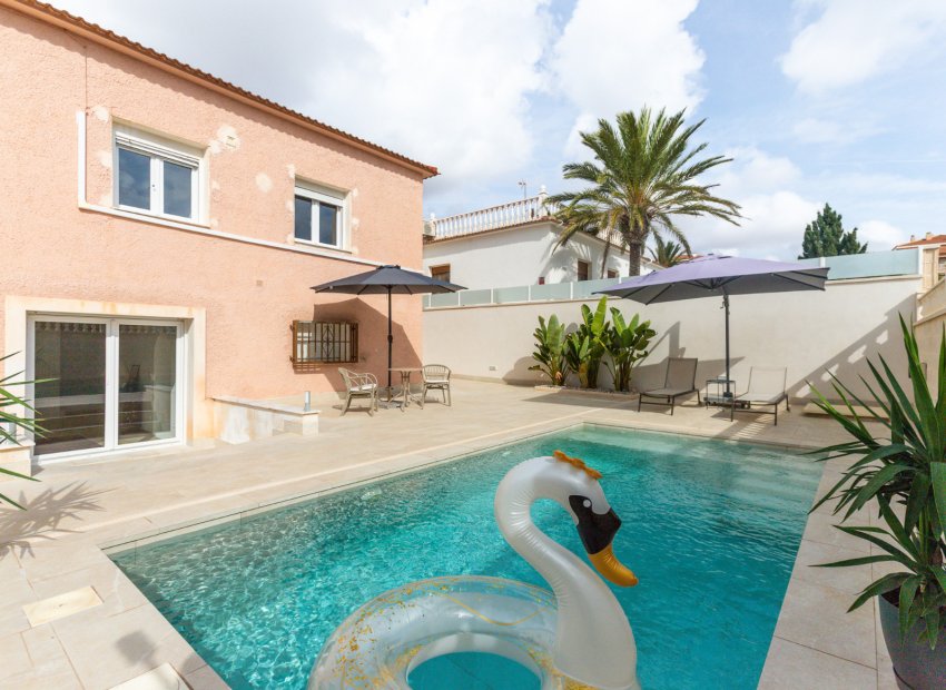 Resale - Semi - Detached Villa -
Punta Prima