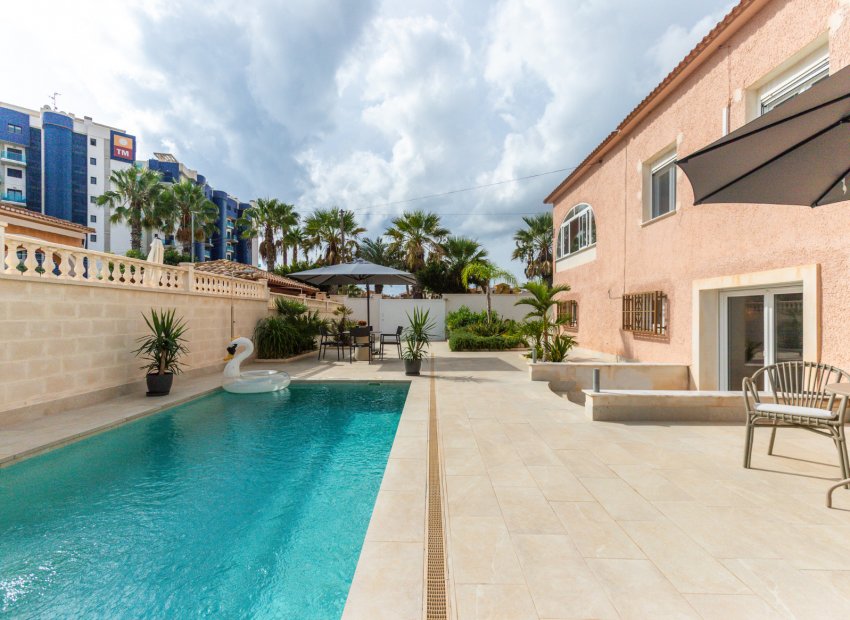 Resale - Semi - Detached Villa -
Punta Prima