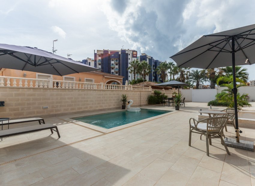 Resale - Semi - Detached Villa -
Punta Prima
