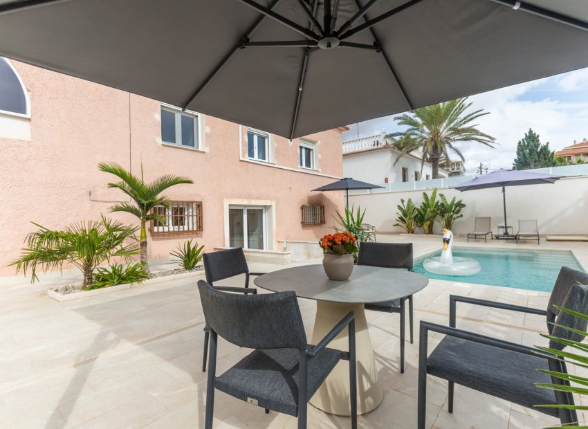 Resale - Semi - Detached Villa -
Punta Prima