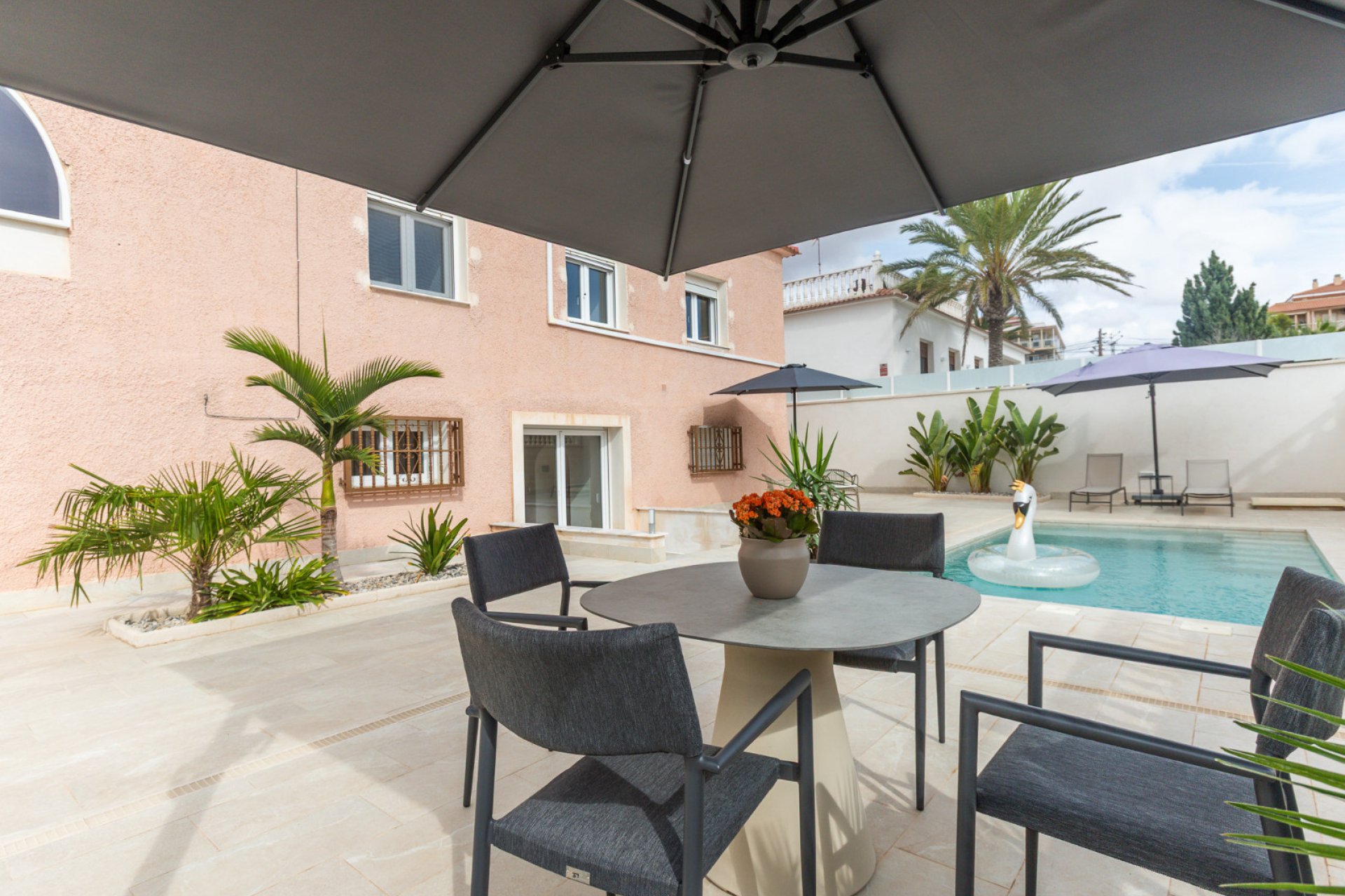 Resale - Semi - Detached Villa -
Punta Prima
