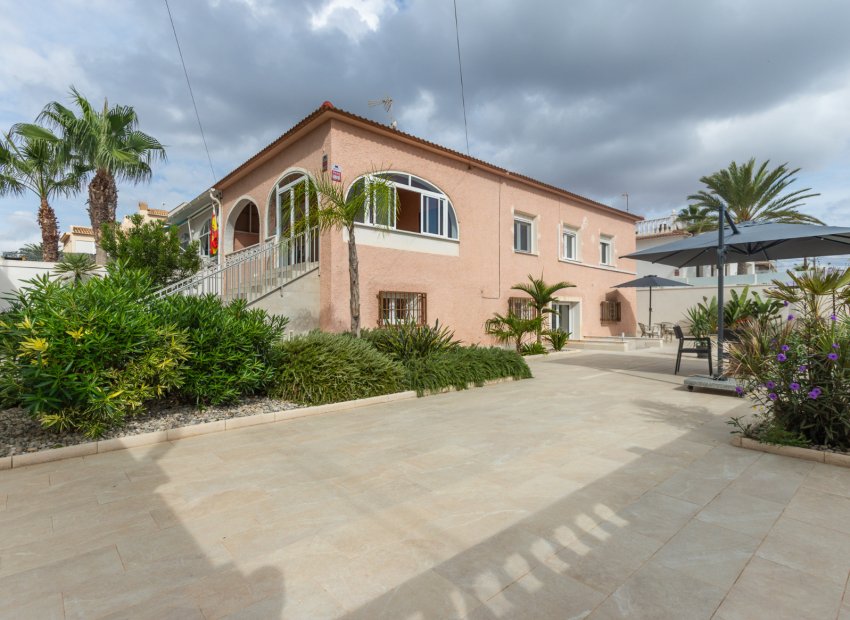 Resale - Semi - Detached Villa -
Punta Prima