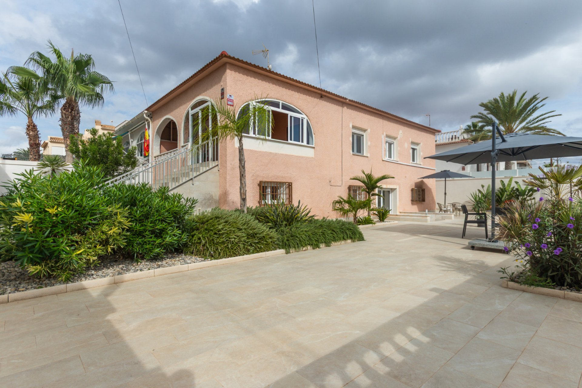 Resale - Semi - Detached Villa -
Punta Prima