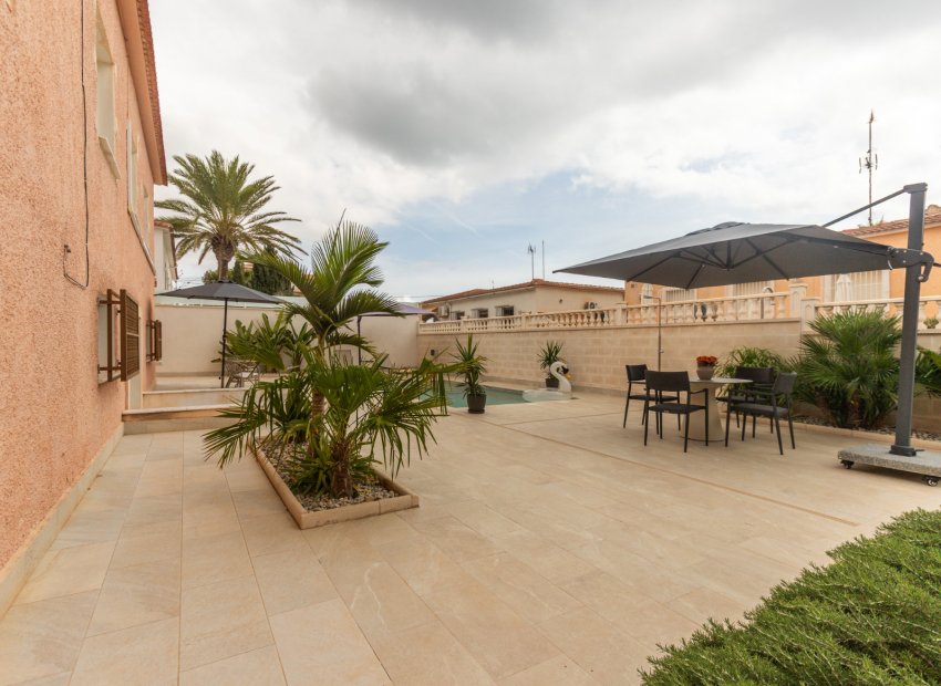 Resale - Semi - Detached Villa -
Punta Prima
