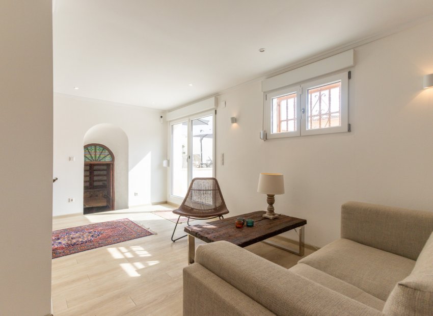 Resale - Semi - Detached Villa -
Punta Prima
