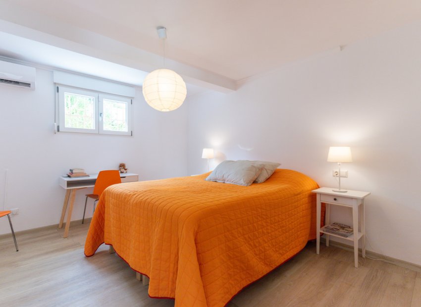 Resale - Semi - Detached Villa -
Punta Prima