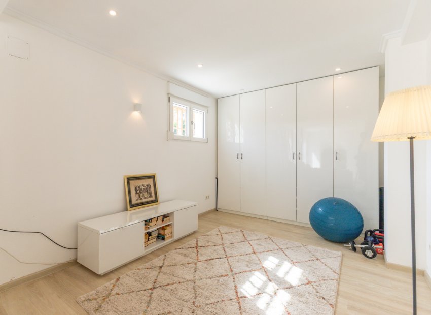 Resale - Semi - Detached Villa -
Punta Prima