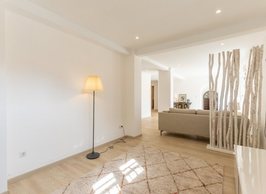 Resale - Semi - Detached Villa -
Punta Prima