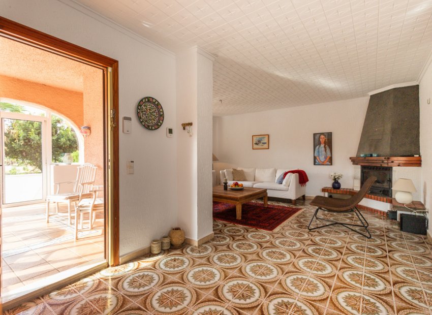 Resale - Semi - Detached Villa -
Punta Prima