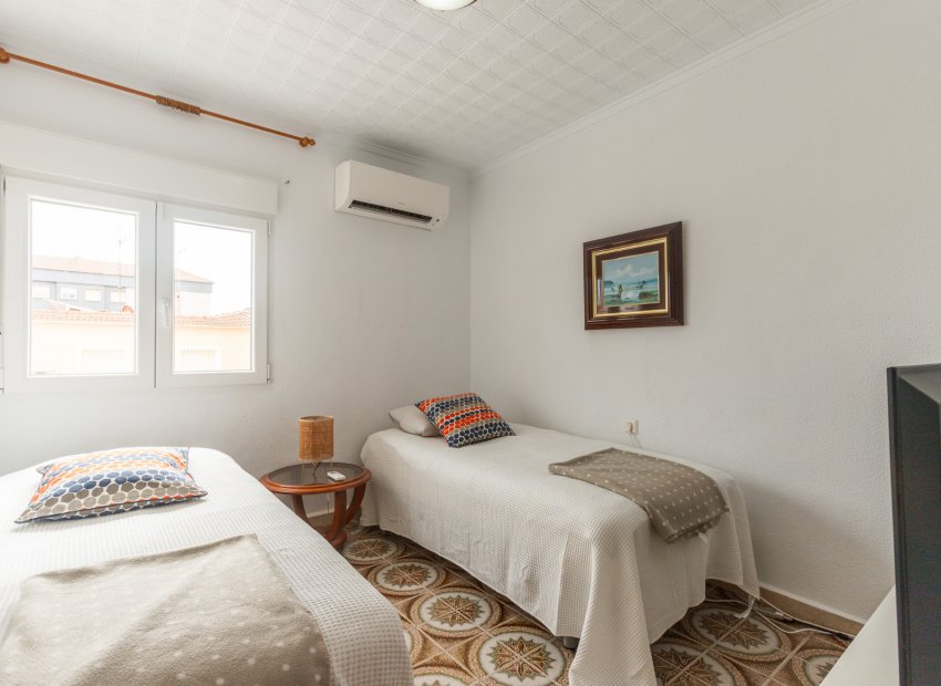 Resale - Semi - Detached Villa -
Punta Prima