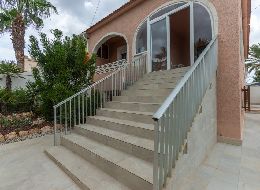 Resale - Semi - Detached Villa -
Punta Prima