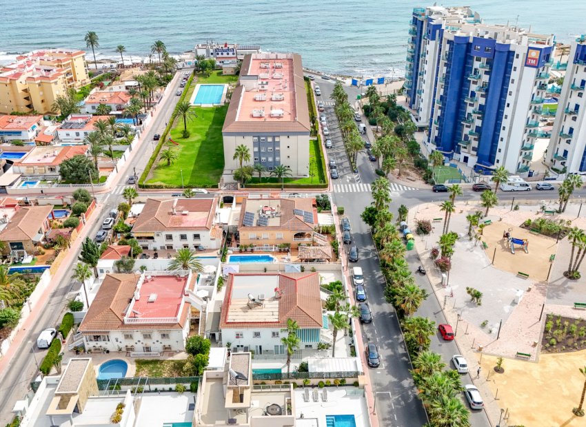 Resale - Semi - Detached Villa -
Punta Prima