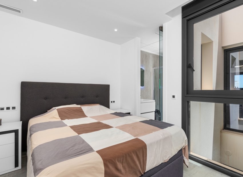 Resale - Semi - Detached Villa -
San Miguel de Salinas - Costa Blanca South